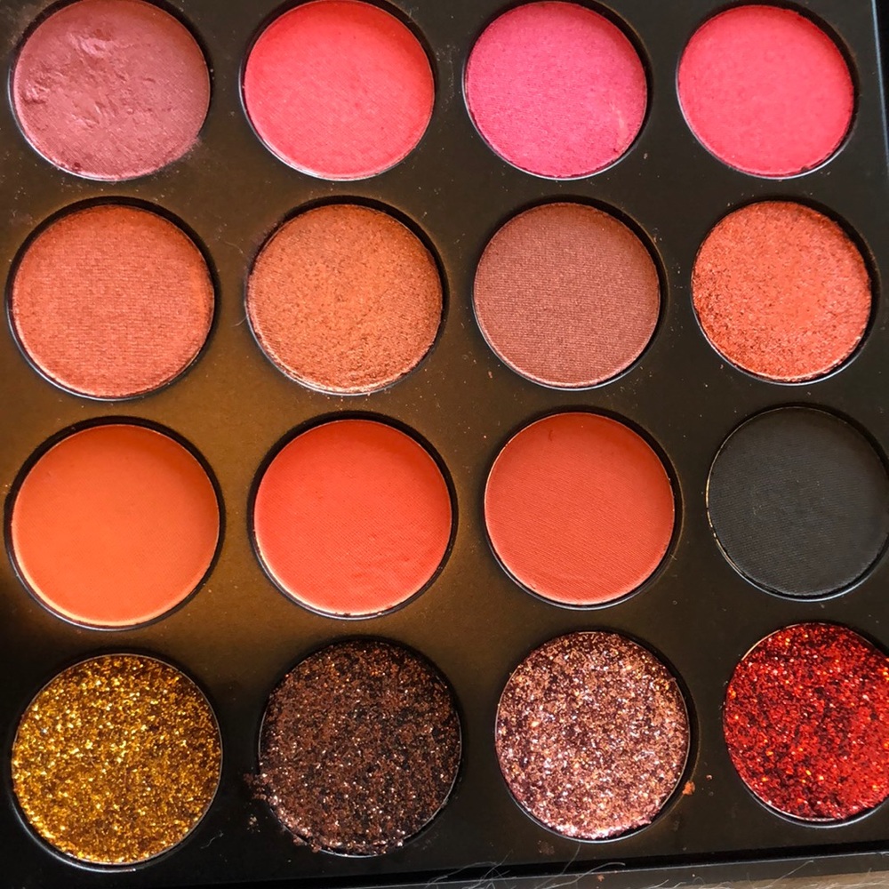 I Bring Nothing to The Table Eyeshadow Palette - Picture 4 of 5